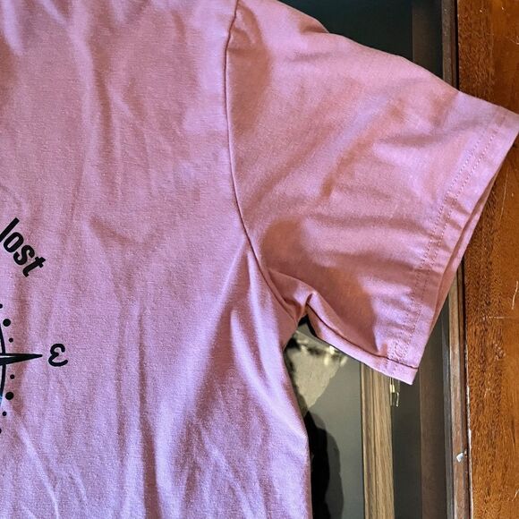 "Notโall who wander are lost" Pink T-Shirt Large LikeโNEW - Picture 4 of 9